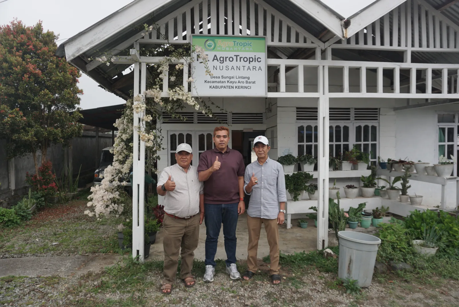 The AGTN and Rumpun Tani Lestari team at the AGTN premises, Kayu Aro, Kerinci